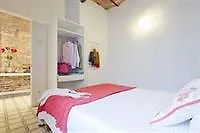 Happy People Sagrada Familia Apartment Barcelona